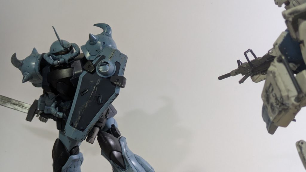 Ez-8側から見たグフカスタム