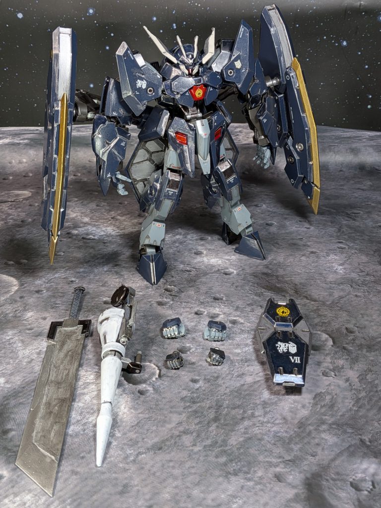 鉄血のМＳオプションセット1より、シュヴァルベ・グレイズ用ランスとグレイズ用シールドM.S.Gナイトソードセットより、大剣武器持ち手は、余ったパーツとランナーから自作しました(なので一回り小さい)