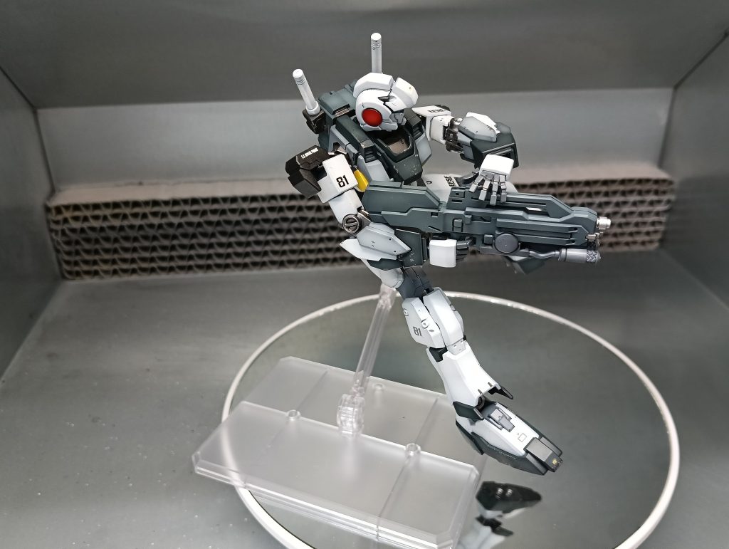 アーマーを脱がせると軽装状態。可動が遺憾無く発揮されます。