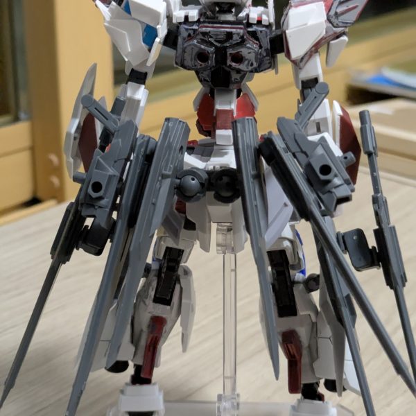 過去に報告したやつの第2段目、正直終わりが見えつつあるコンセプトが定まらず迷走しつつつある一二枚目、肩マントみたいに試してみたりナラティブの軸使ってストライカーや他武装などを装備できるようにしたり、結局やめたりで、やー大変年1投稿なのが、過程を撮れてないのは本当に許して() 今回は時間を掛けすぎて間接がヘタってきたので補強も兼ねて改修を加えたのです、正直これが山場みたいなところあるクアンタの赤い奴を良さげな受軸とボールジョイントをつけて胴体側にそれ用に別の受をつける、これでヘニャヘニャで剃り帰らなくなるまたゆっくりと投稿していく、またその時はよろしくお願いします(4枚目)