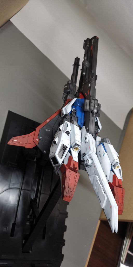 アチコチ仕様が違うので、トリコロールにしても本家ゼータとはやっぱり違う印象があります。