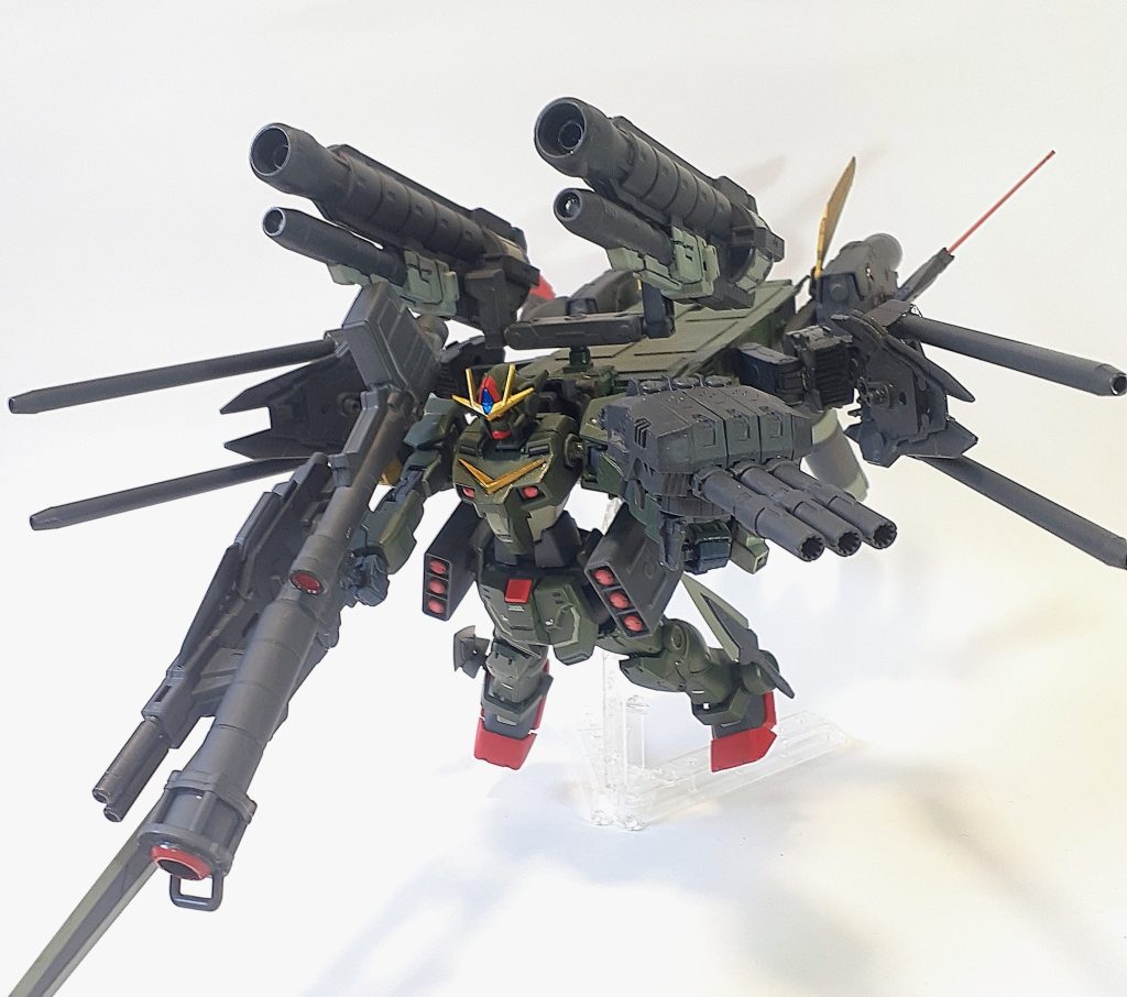 むしろスタンド1つで立たせる方が不安定かもです。