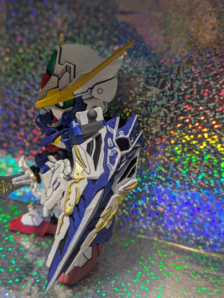左手には,祖国の国宝である氷盾スヴェルを装備。あらゆる魔法に対して高い耐性を誇ります。怪盗ハンブラビから取り戻した際に,セレインを守る「右の盾」として「騎士シスクード」の称号とともに与えられたという設定。セレインも作成途中ですが,ガンプラ以外のパーツを多用しているため,載せることができるのかな?