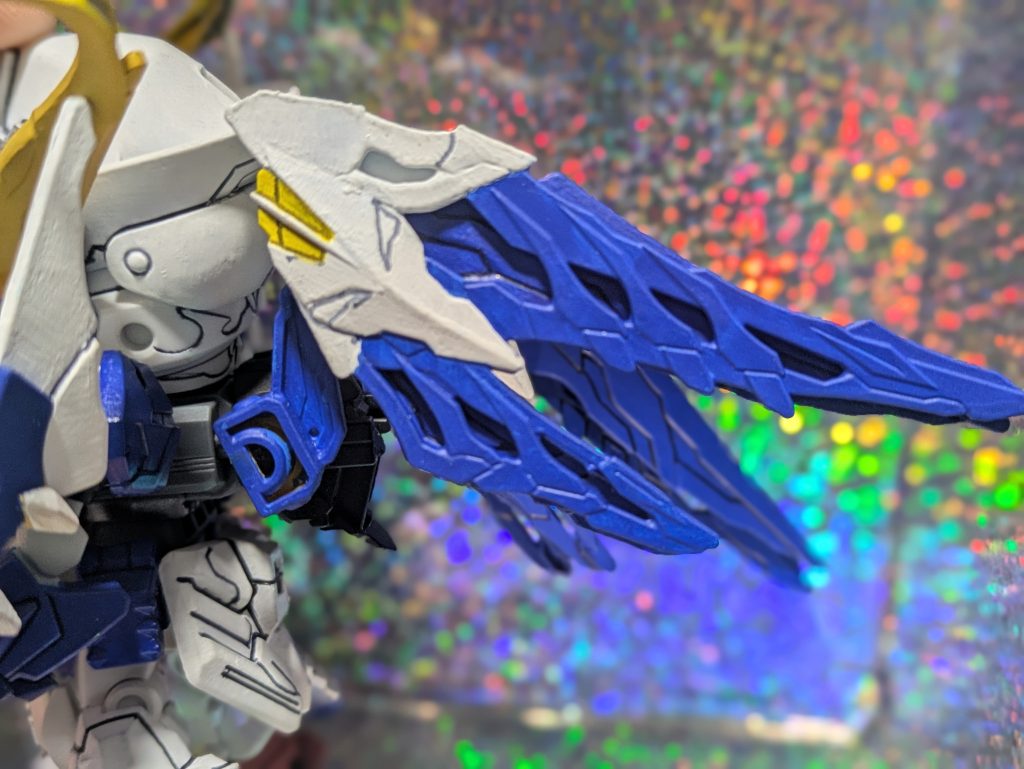 翼もシスクードの配色を生かして。