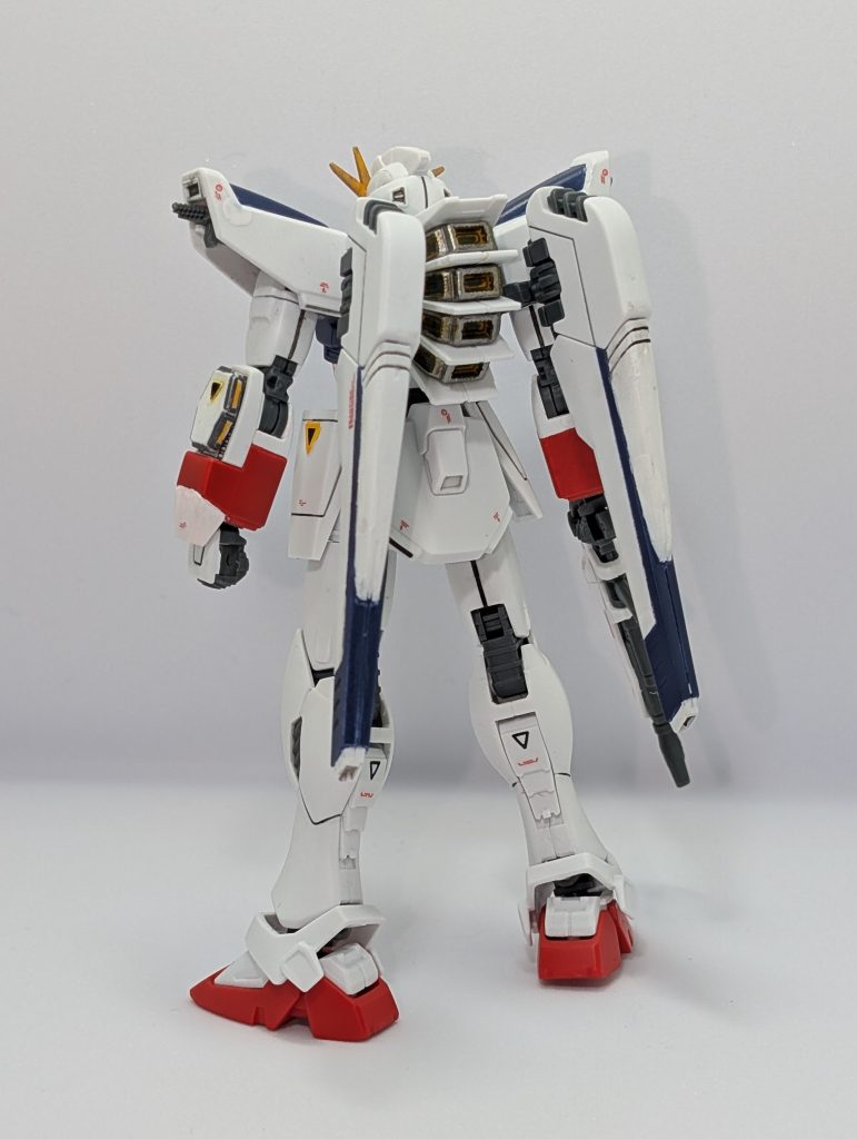 頑張りましたが、もう小さくて大苦戦しました(zaku-kao4)塗り分けようと思ったところもマスキング失敗し、筆塗りでリカバーしようとしてガタガタになりますし…もっと早く作っておけば…いや、変わらないか…