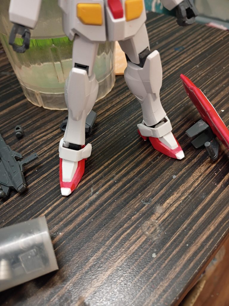 プラ板でつま先も伸ばしてみました