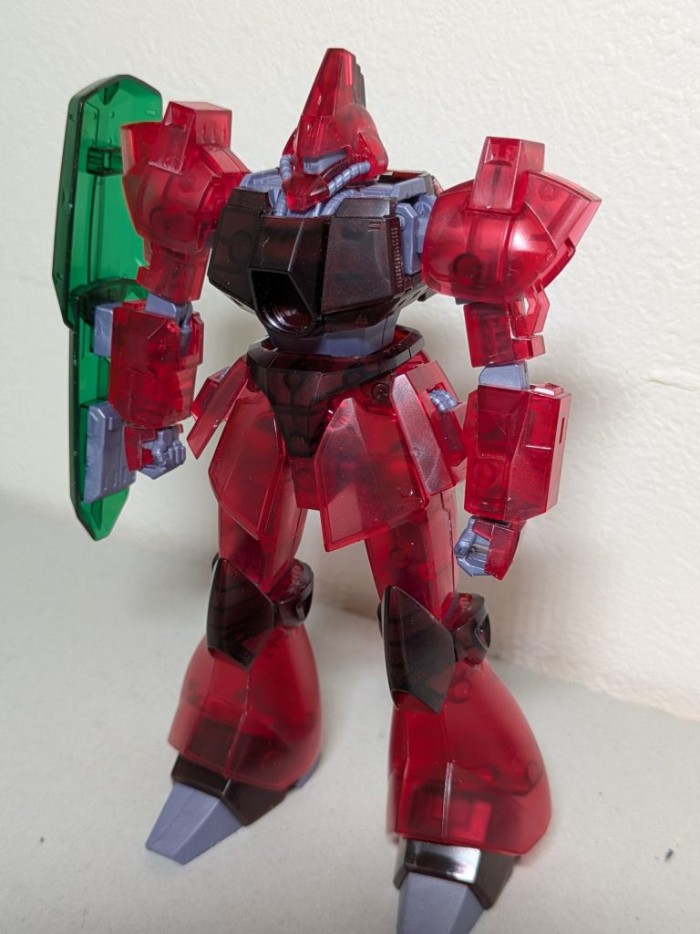 ガルバルディ(クリアバージョン)をガンダムベースで購入しました。スリムな形状、特に肩の取り付け部分内部が見えるのが気になり、少し改造する事にしました。😃