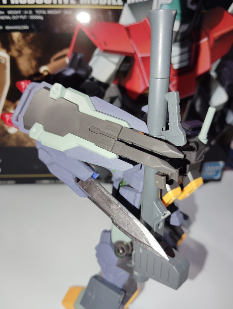 シールド裏にはシュツルム…ではなくクラブを装備、バックパックにはシールドのマウントラックとハイパーバズーカ