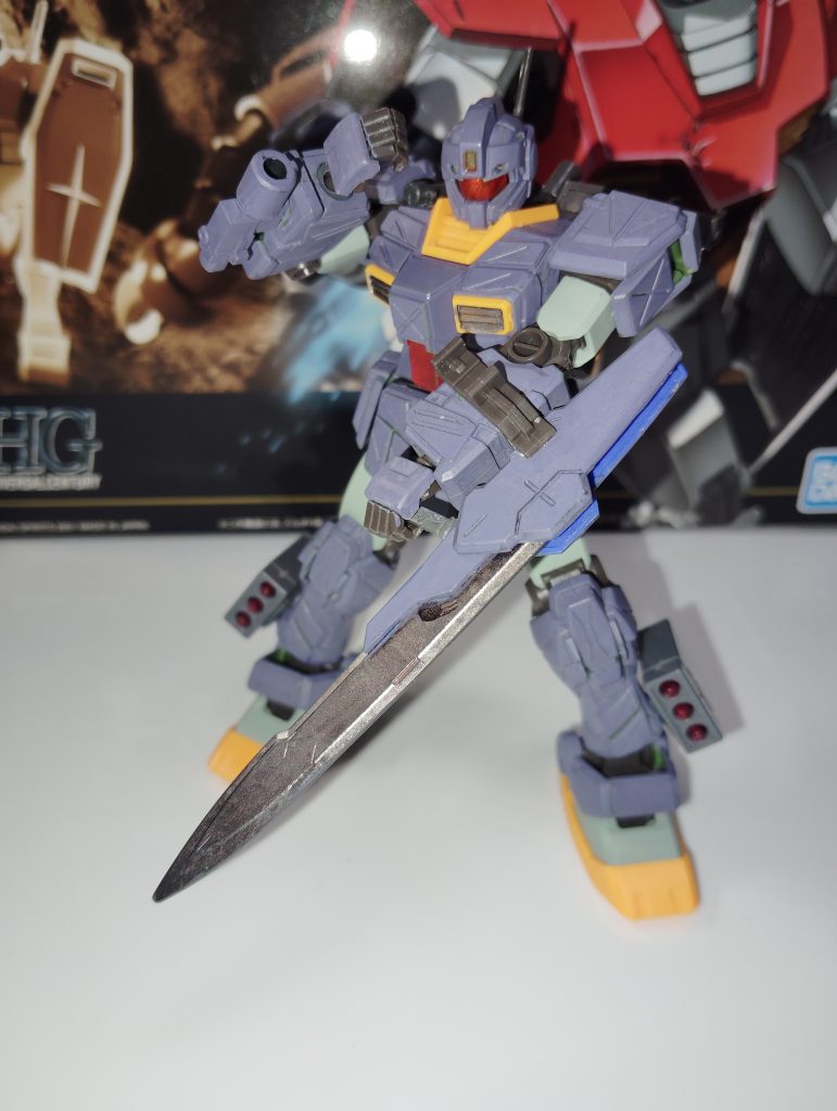 右腕にはグレネードガン、左腕には機体に優しい実体剣が装備されています。殆どの兵器はデットウェイトにならないよう、バージできます。ミサイルとグレネードは面倒だったのでやりませんでした。