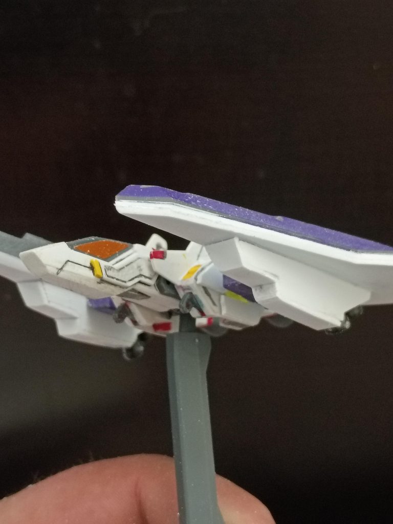PLA板を使っていくつかのパーツを作り、スラスターを取り付けました。前面にもビームキャノンをいくつか追加しようと考えています。