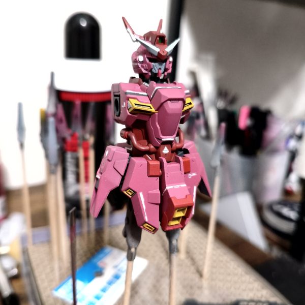 運良くムーンガンダムを手に入れたので今作ってますんまだ頭部、胸部、腰部しか出来てませんが完成が待ち遠しいです✨このキット造形良いですね〜（5枚目）