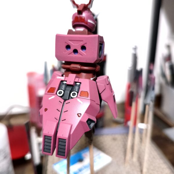 運良くムーンガンダムを手に入れたので今作ってますんまだ頭部、胸部、腰部しか出来てませんが完成が待ち遠しいです✨このキット造形良いですね〜（4枚目）