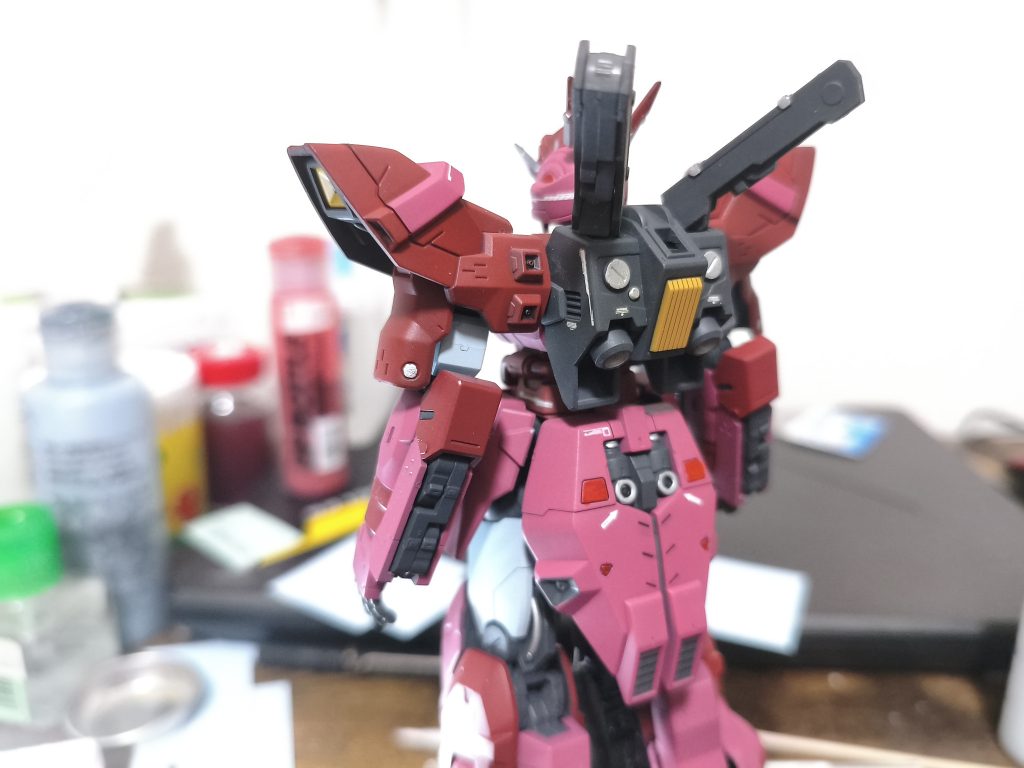 銀マーカーの威力すごいなって思う後ろ姿が地味に好き