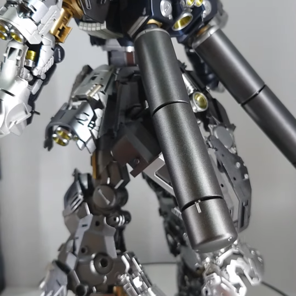 キャンディー塗装２作目はサザビーver.kaです。スペシャルコーティングを見て感動したのですが、高くて買えない😭なのでver.kaを購入し、少しでもスペシャルコーティングに近づけたいと思います。内部フレームはギラギラにしたかったので、スターブライトアイアンを中心に塗り分けしてみました！（4枚目）