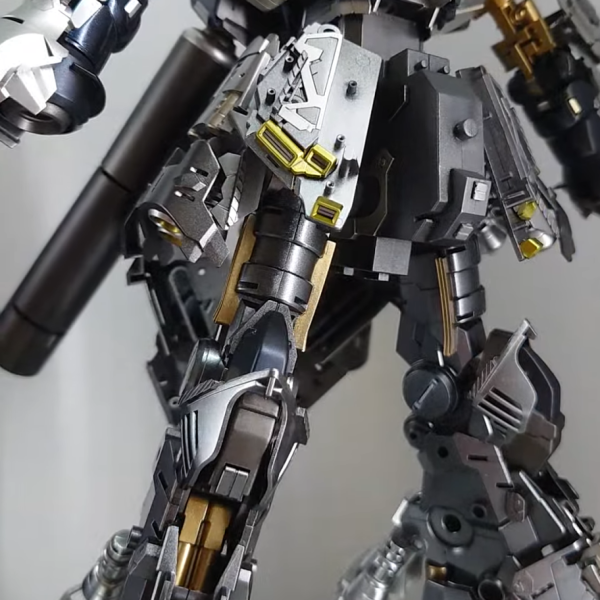 キャンディー塗装２作目はサザビーver.kaです。スペシャルコーティングを見て感動したのですが、高くて買えない😭なのでver.kaを購入し、少しでもスペシャルコーティングに近づけたいと思います。内部フレームはギラギラにしたかったので、スターブライトアイアンを中心に塗り分けしてみました！（2枚目）