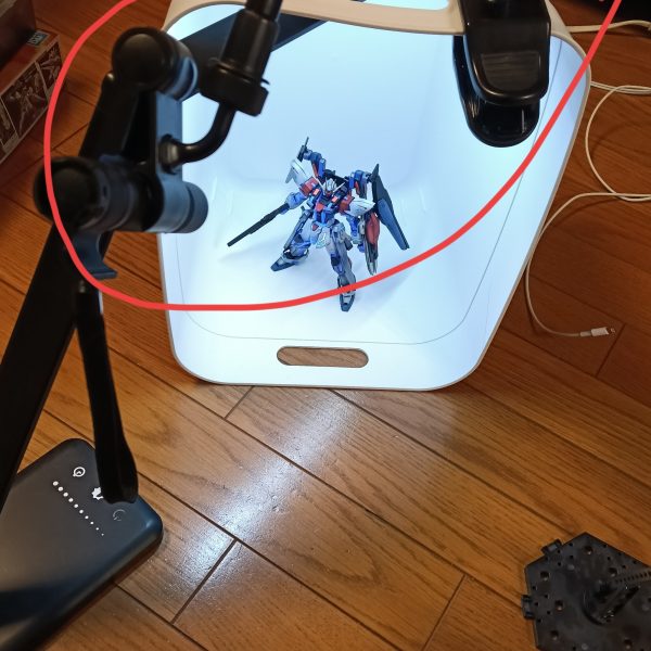 ブラックライトでガンプラを照らしながら撮影する方法