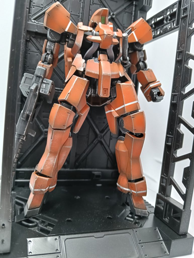 100均の格納庫が似合う機体