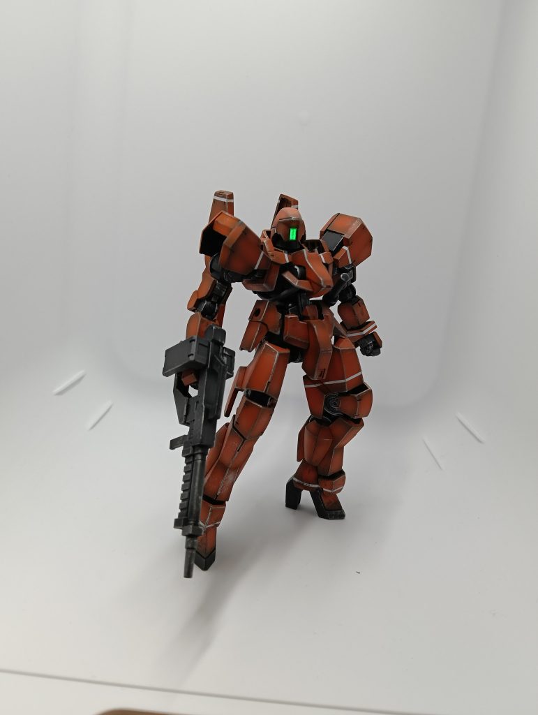 蛍光塗料を使用しているのでブラックライトでメインカメラが発光します。