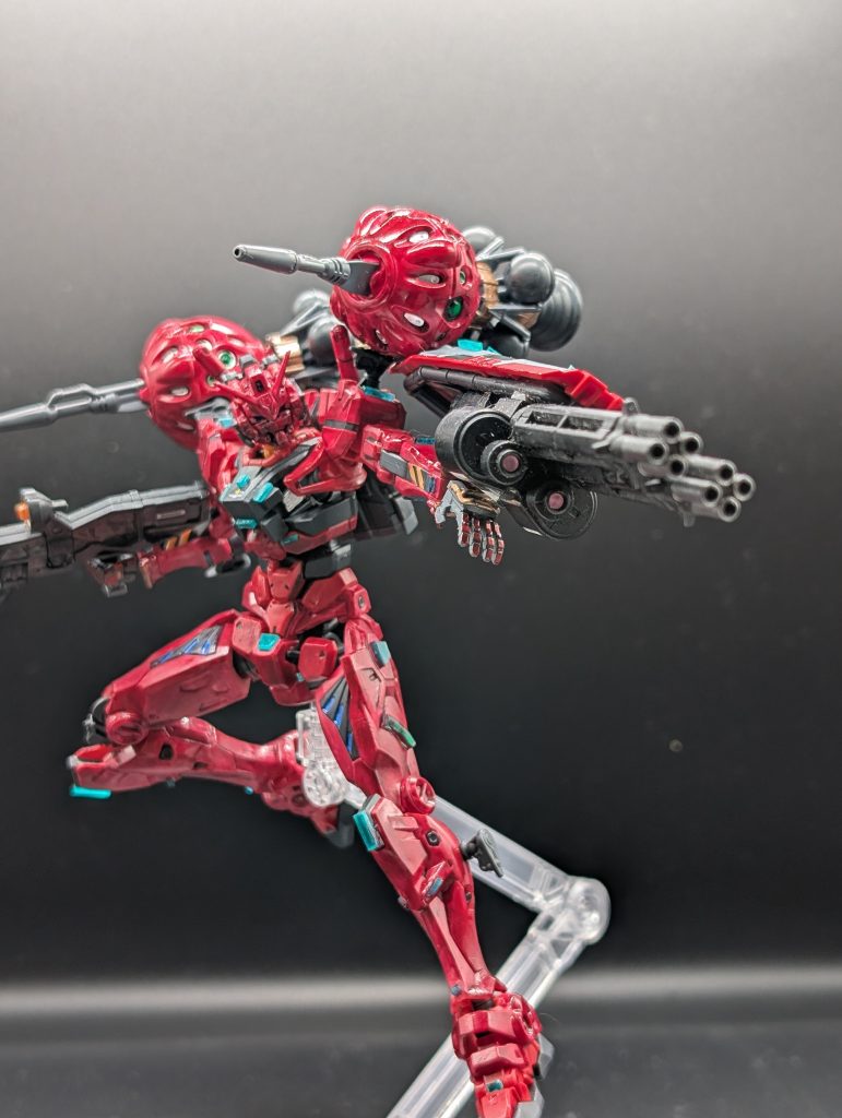 シールドにHGフルアーマーユニコーンガンダムのビームガトリングを取り付けました。