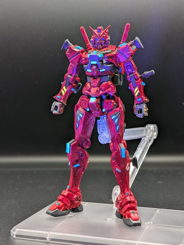 ブラックライト使用、カメラアイや太腿はガイアカラーのクリアブルーで塗装しました。