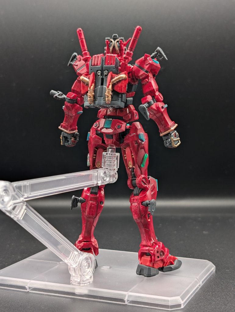 バックは正面ほどではありませんがクリアパーツなど貼り付けてます。