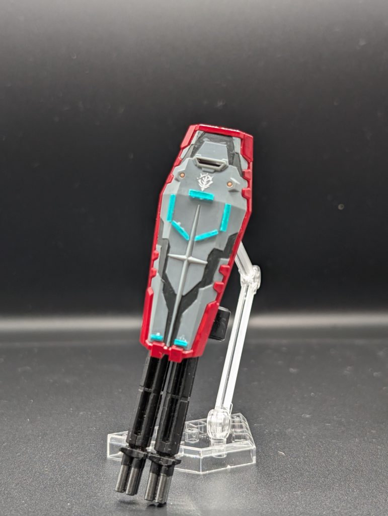 シールドにもクリアパーツをユニコーンのガトリングシールドのように動いたら嬉しいのですがそれは流石にやりすぎで(^ω^;)ジオンマークのデカールも貼りました。