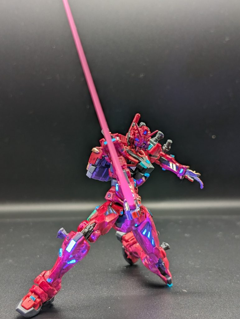 最後までご覧頂きありがとうございました!このキット、ガシガシ動いてポージングも楽しいので塗装していたの忘れてしまいますw今年はこれが最後になり、赤で終われて良かったです今年もありがとうございました、来年もまたGUNSTAで……待ちきれないけど待て!!