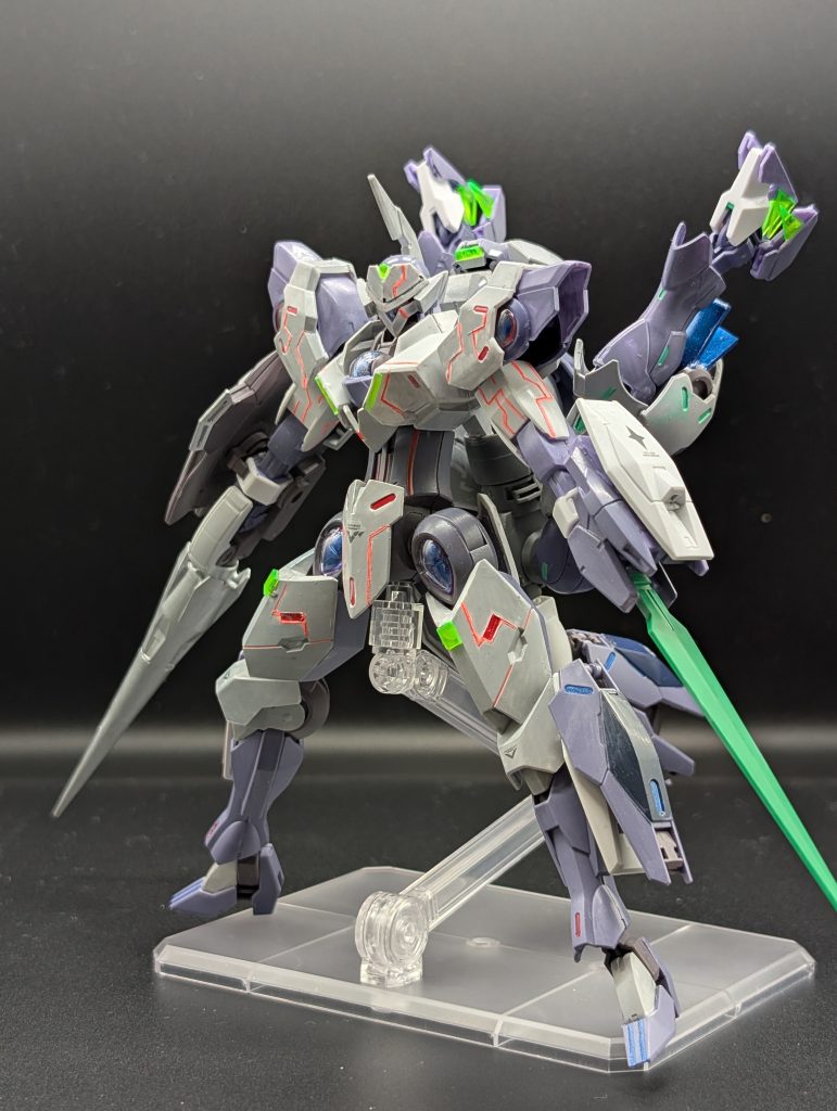 右手にドリルジャベリン、左手にベギルベウのランチャーブレード、ミカエリスのシールドを接着してます。