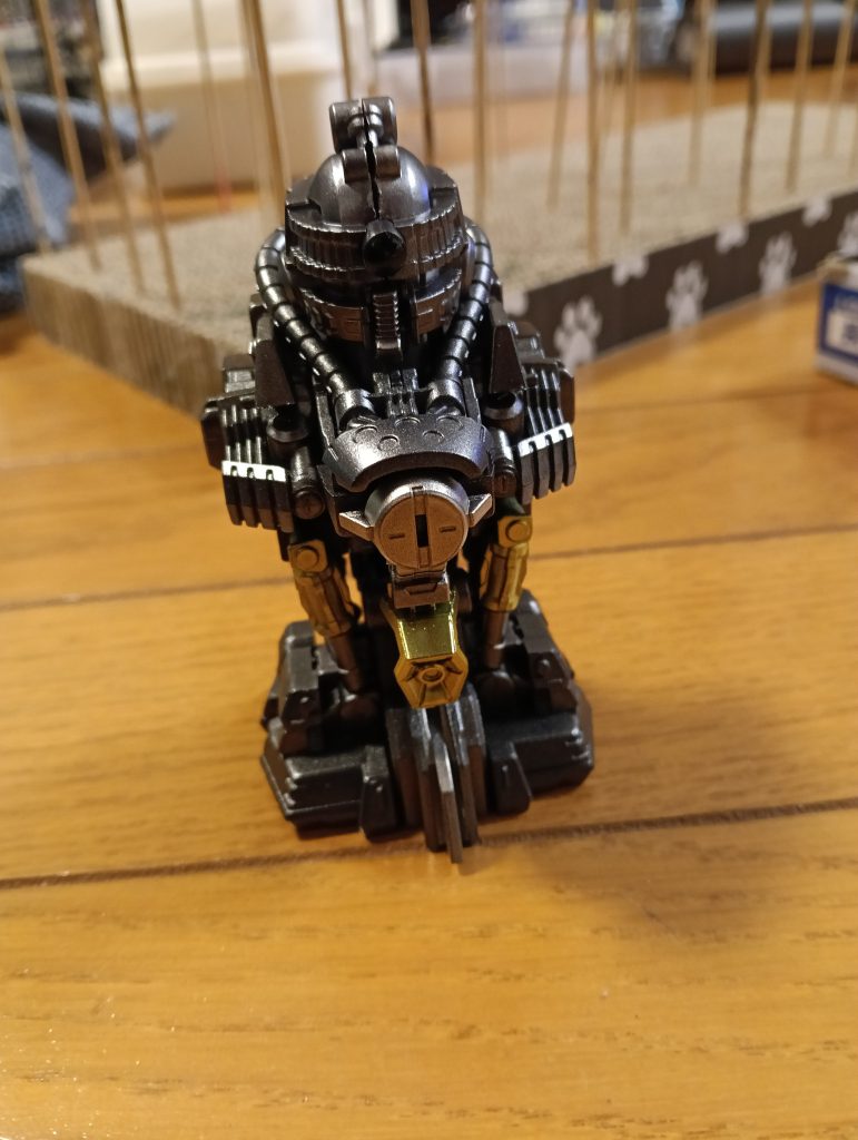 まずは内部メカから撮影環境を準備するのが面倒くさくて内部メカは組み立てたての写真です(笑)頭の動力パイプは取り外しが面倒くさくて磁石での接続にしました…が、その工程の方が面倒くさかったかも？