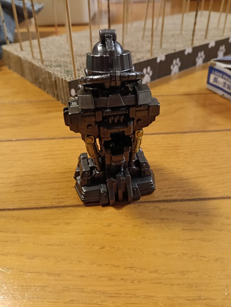 背面はこんな感じ今回はキャンディ塗装を目立たせたかったので内部メカは3~4色で色分けしつつ落ち着いた感じにしてみました