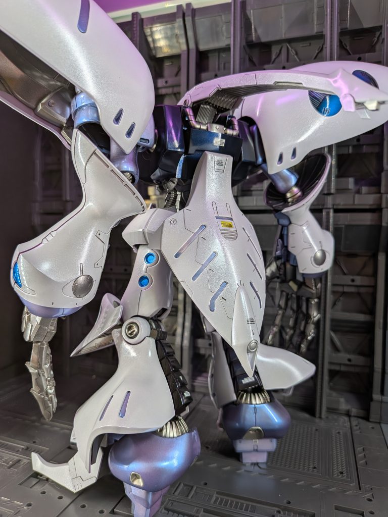 背面はパール感が良い感じに撮影出来ました😊膝モールドに市販のマイナスモールドを追加して情報量を極小アップさせました。