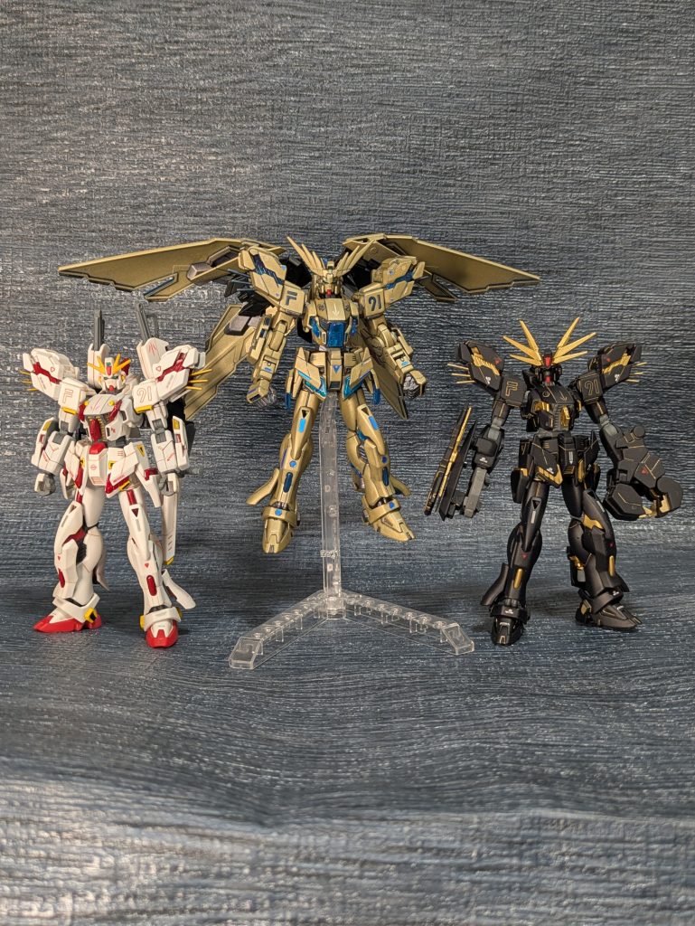 １号機を投稿したのが２０２０年でした。子供達もすっかり大きくなりまして、今では一緒にガンプラを組み立てる仲になってます。ちなみに、墨入れの色はそれぞれサイコフレームの色にしてまして、今回はメタリックブルーを採用したのですが、写真では黒にしか見えませんねぇ。