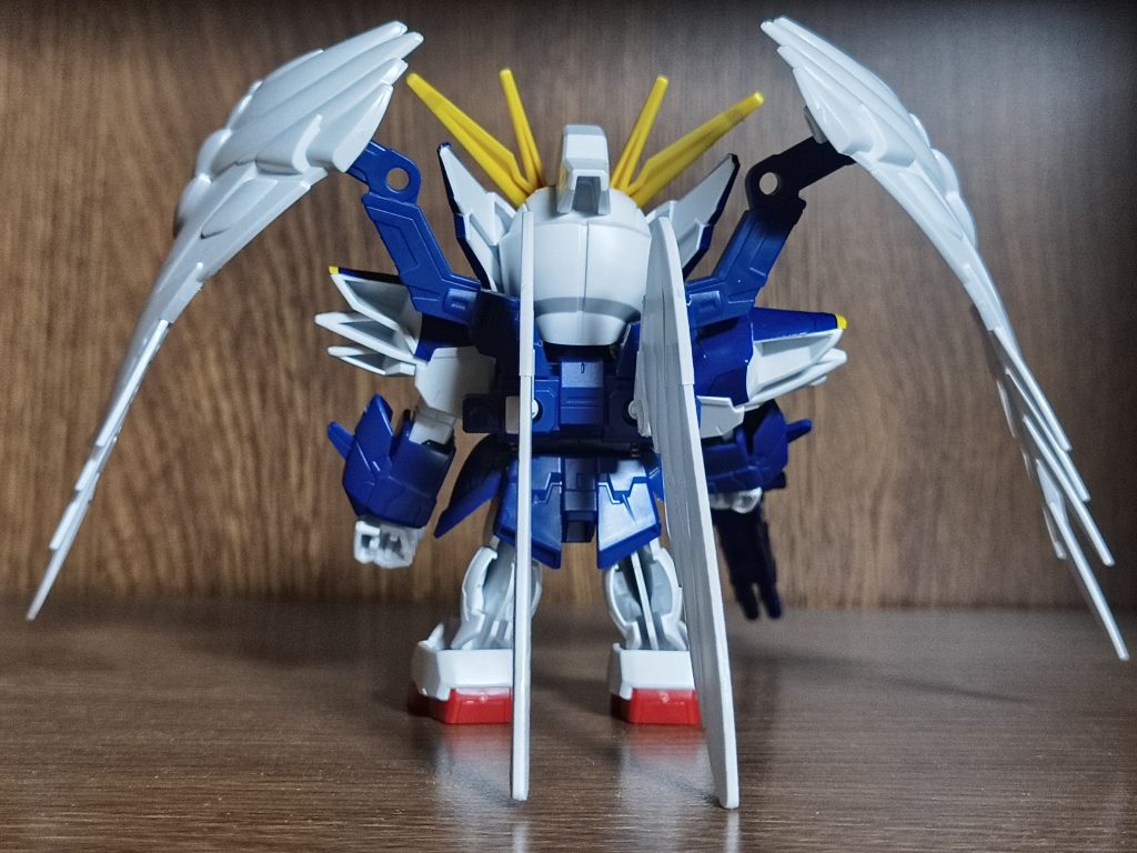 後ろ側。素組なので、2色ですが、グレーがあったら良いなあと思います。