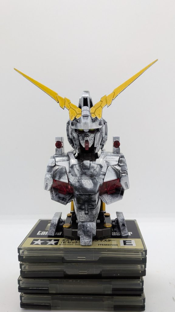 再び大理石塗装にチャレンジしてみましたが、見ての通り失敗してます💦ウェットティッシュで塗装したあと、ちょっと目を離した隙にティッシュが完全乾燥していまい、本体に張り付いてしまいました⚡️