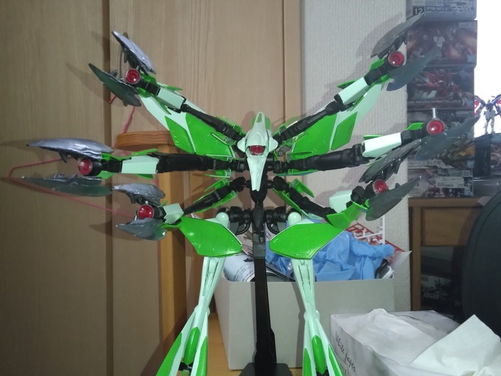 基本的にはハシュマルのパーツを余すことなく使用しました足りないアーム部分のパーツはグレイズアインの足を延長したものを使用しています！ 