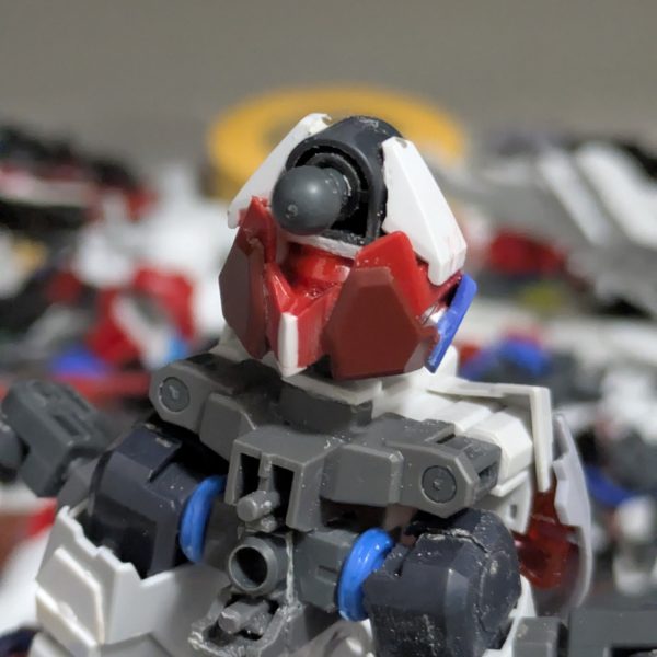 過去に報告したやつの第2段目、正直終わりが見えつつあるコンセプトが定まらず迷走しつつつある一二枚目、肩マントみたいに試してみたりナラティブの軸使ってストライカーや他武装などを装備できるようにしたり、結局やめたりで、やー大変年1投稿なのが、過程を撮れてないのは本当に許して() 今回は時間を掛けすぎて間接がヘタってきたので補強も兼ねて改修を加えたのです、正直これが山場みたいなところあるクアンタの赤い奴を良さげな受軸とボールジョイントをつけて胴体側にそれ用に別の受をつける、これでヘニャヘニャで剃り帰らなくなるまたゆっくりと投稿していく、またその時はよろしくお願いします(7枚目)