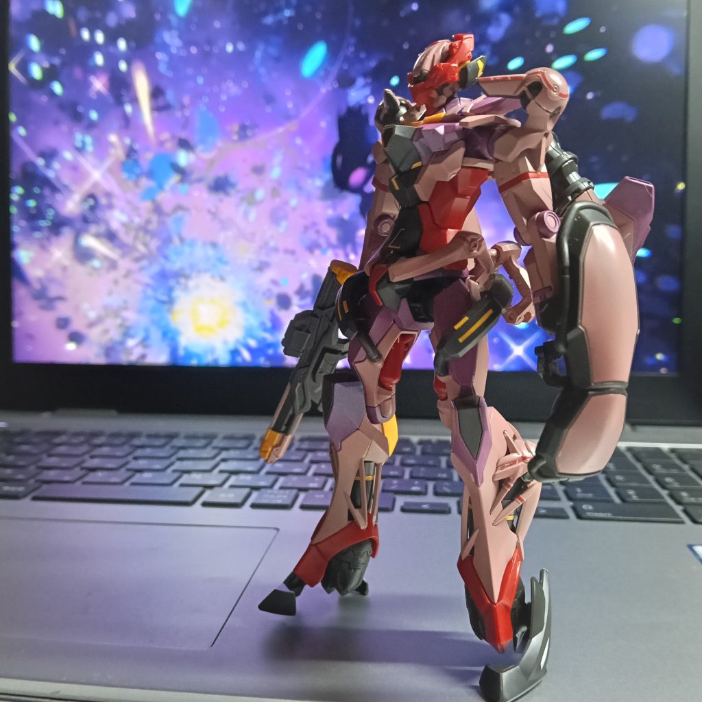 覚醒前のシャアが乗るていの頭部キラキラはこの後ララアに逢うときまで待ち