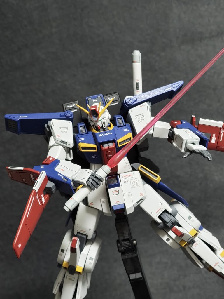 ▲ビームサーベルの握り位置を調整。