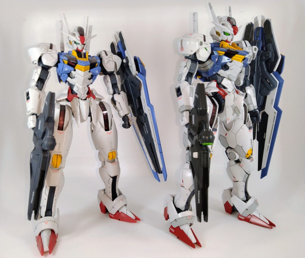 左が2年前に作成した墨入れ＋つや消しの簡単フィニッシュです。スジボリと塗り分け箇所が分かりやすいと思います。その後エアブラシを購入してのめり込むことに…