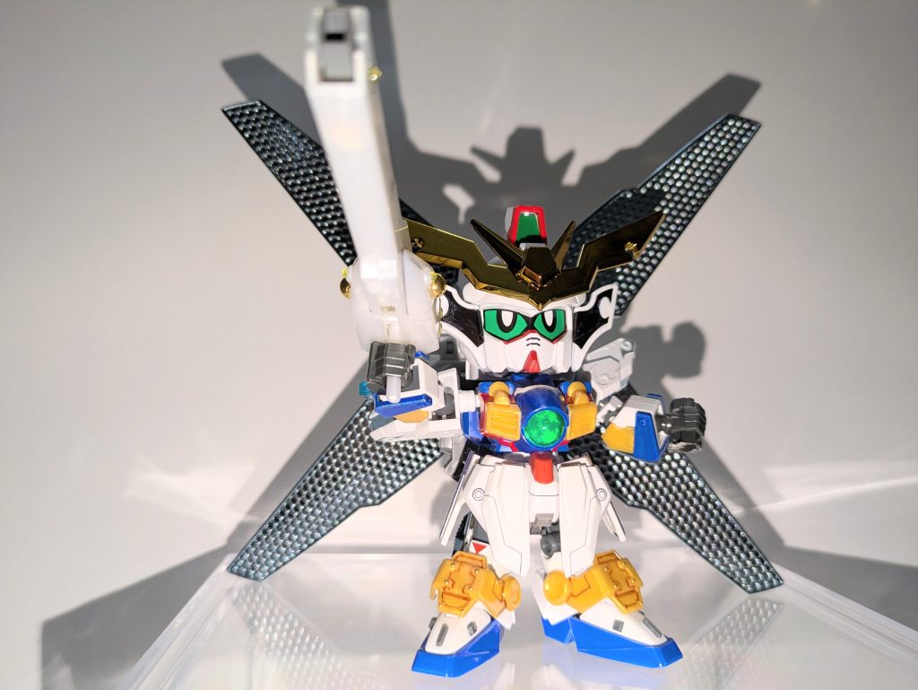 月は出ているか？モチーフは月面基地からのマイクロウェーブを受けていますが、慧月珠は月自体に蓄えられた光エネルギーを浴びて力にする設定です。その雰囲気をイメージしてフラッシュを焚いて撮影。メッキパーツの輝きが半端ない。そして隠し要素。胸のクリアパーツの中にブルームーンの画像を仕込んでいます。