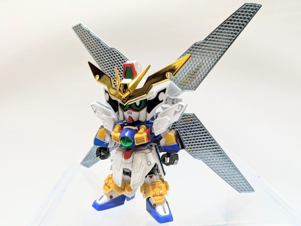 この企画のメイン。約30年前に作った思い出の『HG 1/100 ガンダムＸ』のこのメッキ輝くリフレクターが忘れられず、これを採り入れる事がこの企画の絶対条件でした。バランス的にやや大振りですが、やって良かった。美しい…残っているところには残っているのですね。譲っていただいた方に感謝です。