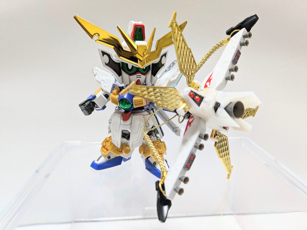 100均の根付紐ストラップを弓の弦のようにあしらってディテールアップ。