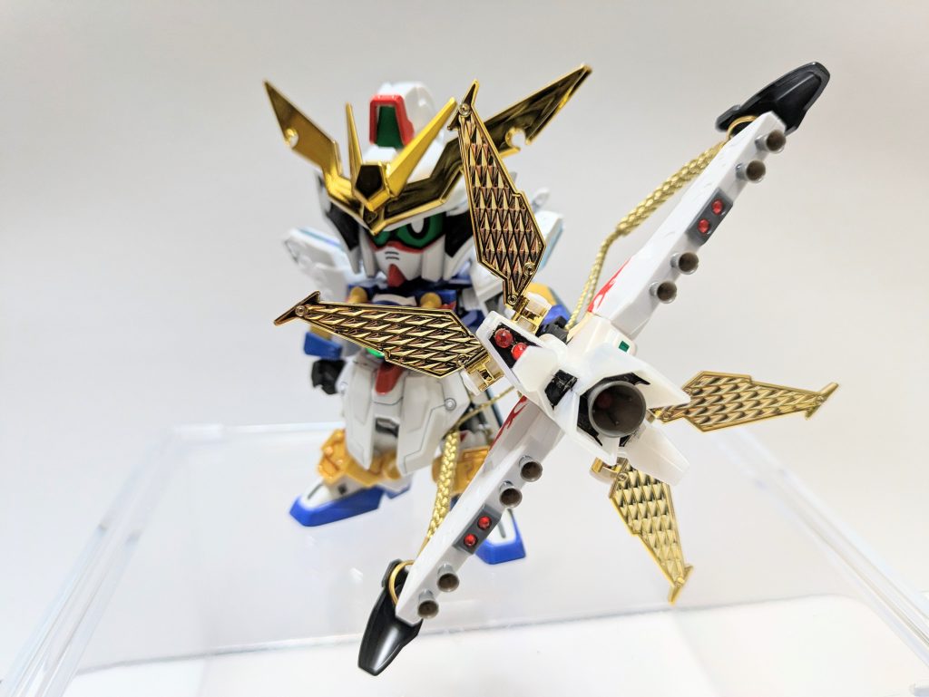 どうせエックスを作るなら…とまた欲が出てガンダムＸディバイダーも再現する事に。1/144のディバイダーを仕入れてそのまんま持たせる暴挙に走ってしまいそうになりましたが思い留まり、オリジナルで制作する事にしました。