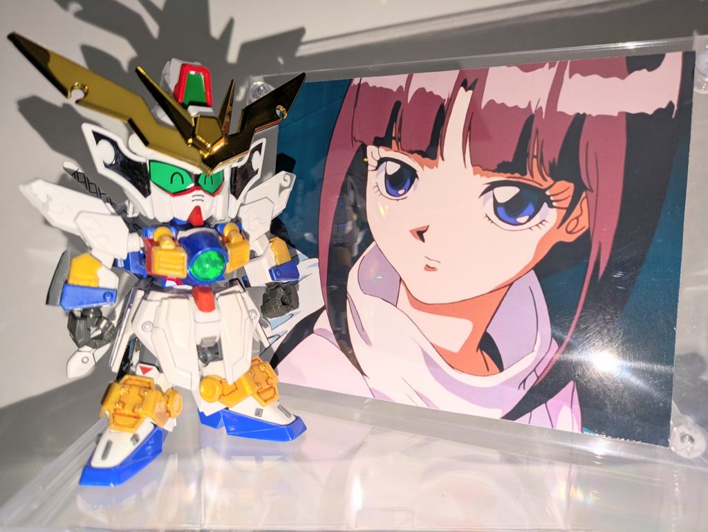 歴代ヒロインの中でティファが一番好きです。可愛いぃ〜！　私も狭いコクピットでティファを膝に乗せて肩を抱いてガンダムランデブーしてぇぇぇぇ～！！　すみません、取り乱しました。錯乱してフォトスタンドまで作っちゃいました。初めて目の笑顔シールが役に立った(笑)