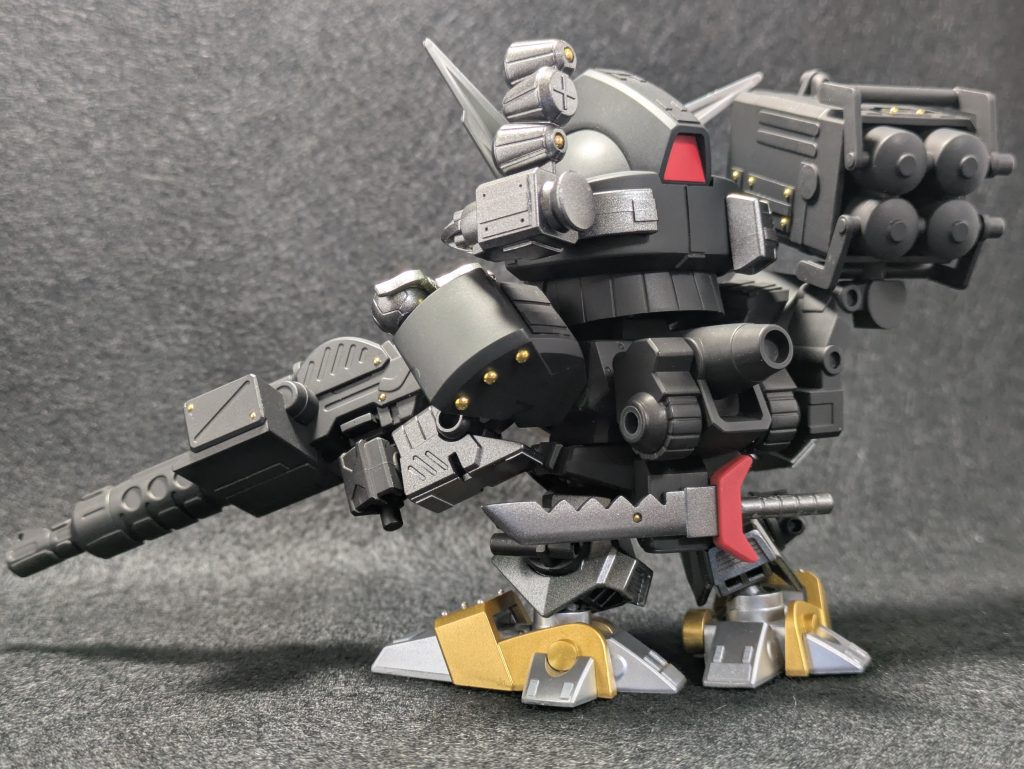 コマンドナイフも磁石を埋め込んで保持しています。GUNSTAの存在を知り、完成品をリサイクルショップで買取りしていただく前に記録用として活用させていただければと思います。