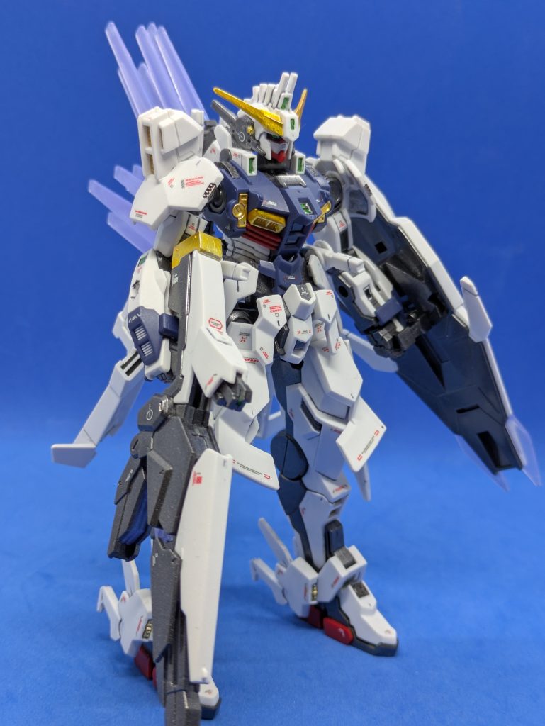 フル装備状態。アーマーはどれも比較的ちゃんとはまりますが、唯一太腿のアーマーだけは下のほうを触ると、てこの原理でアーマーが外れるため若干ポロリしやすいです。