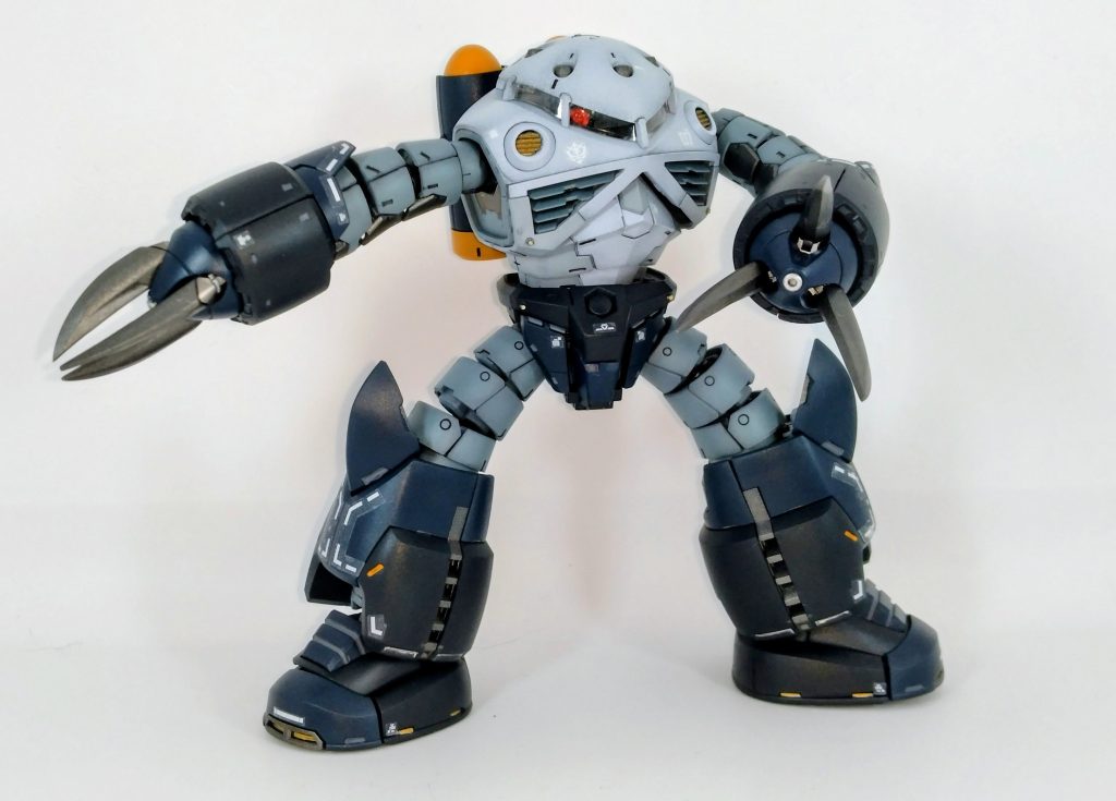 ややフニャフニャのアドバンスドジョイントですが、一通りのポージングが可能です。