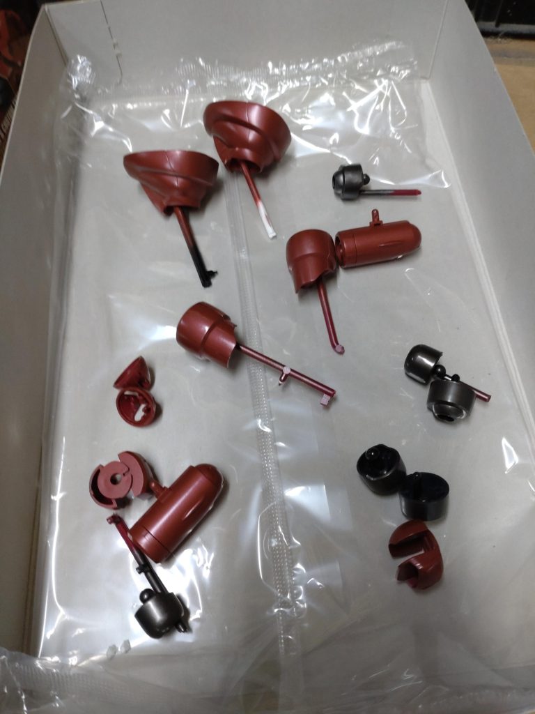 ランナーで無理やり塗装しました。道具は大事だなと思い知らされました。