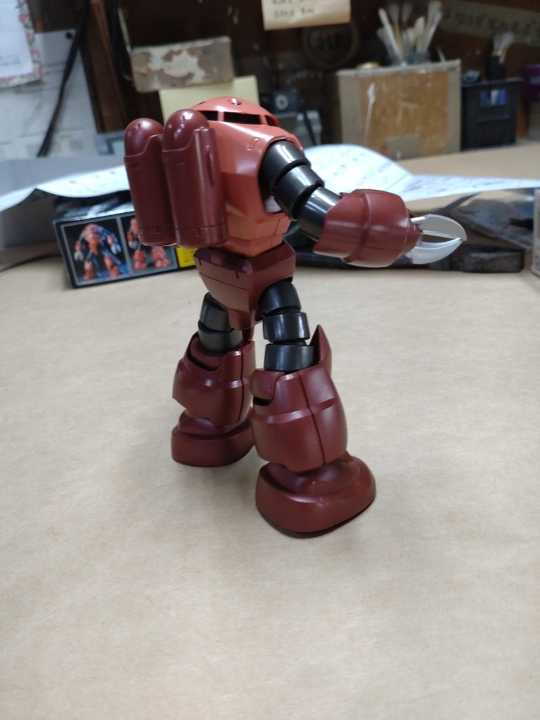 背中で語るバックショットです。知り合いの塗装工場をお借りして作業しました。コンプレッサーもブースも完備してあるので片付けも非常に楽でした。