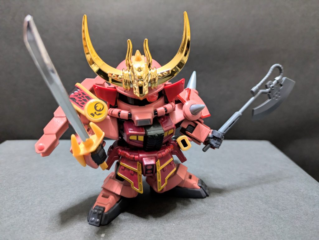 ベースキット『LEGEND BB 殺駆頭（闇将軍）』。改造は頭部のみ。眼帯はカット、モノアイにクリアアイズパーツを採用。口元と一体型パーツになっていた動力パイプを削り落とし、ＭＧのパーツとピアノ線を使って差し替えています。モチーフに合わせて肩鎧を殺駆頭とは左右逆に装着しています。